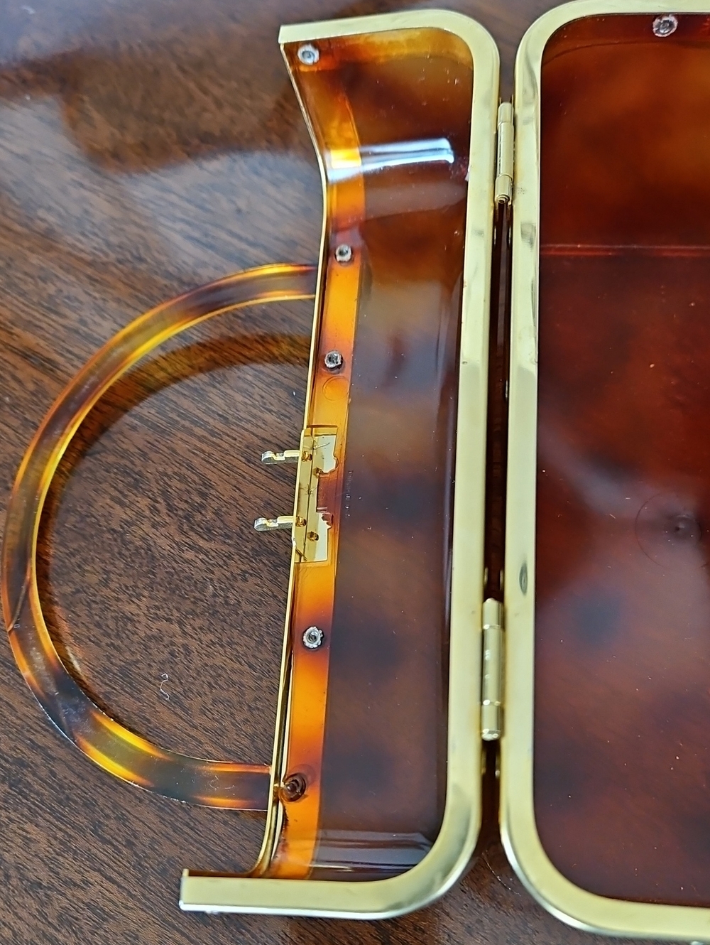 Vintage 1970s French Tortoiseshell Lucite Trunk Purse Amber/Brown - Gold Trim - Picture 8 of 16